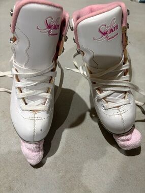 JACKSON White and Pink Kids Figure Skates